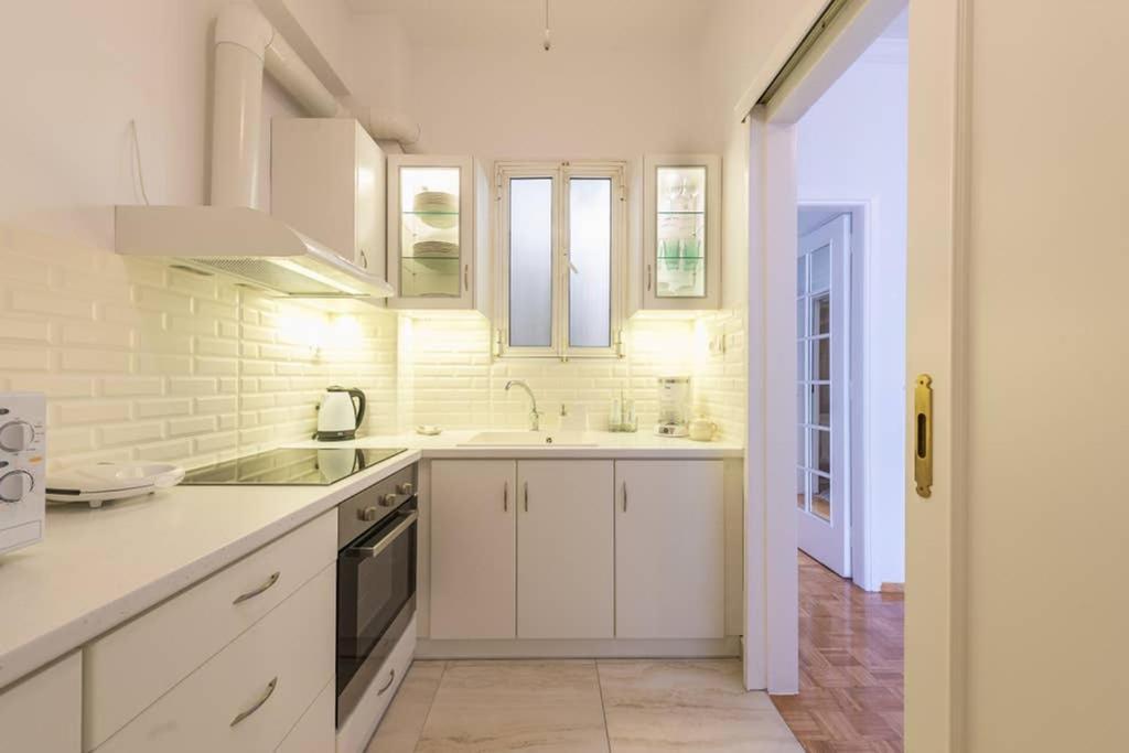 New! Bright & Remodeled 1bed 2min Walk To Acropolis Apartment *
