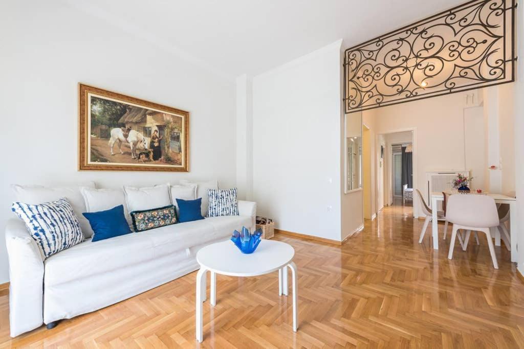New! Bright & Remodeled 1bed 2min Walk To Acropolis Apartment