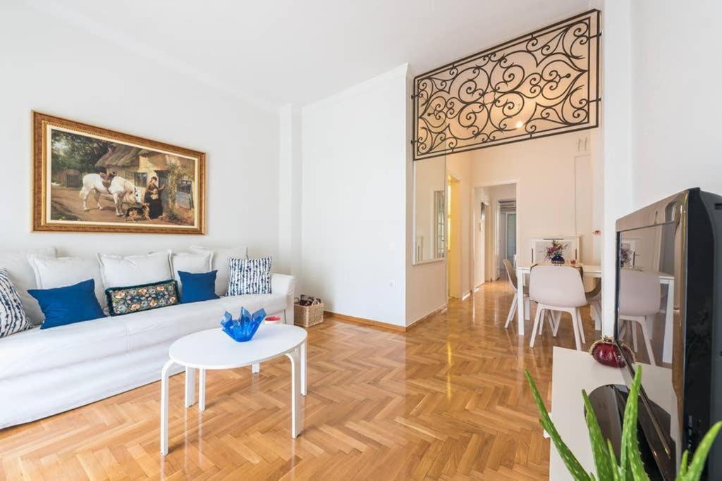 New! Bright & Remodeled 1bed 2min Walk To Acropolis * Athens